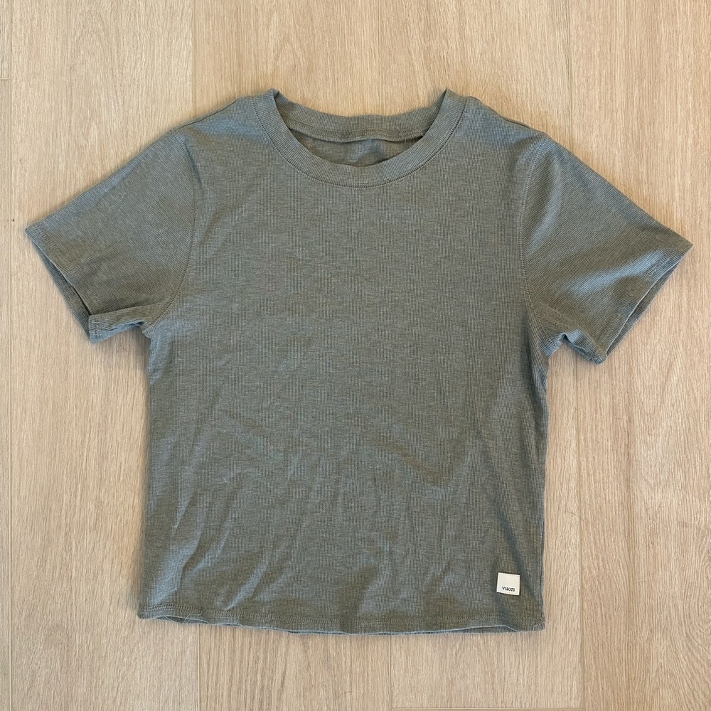 Vuori Crewneck Ribbed T-Shirt in Olive Green